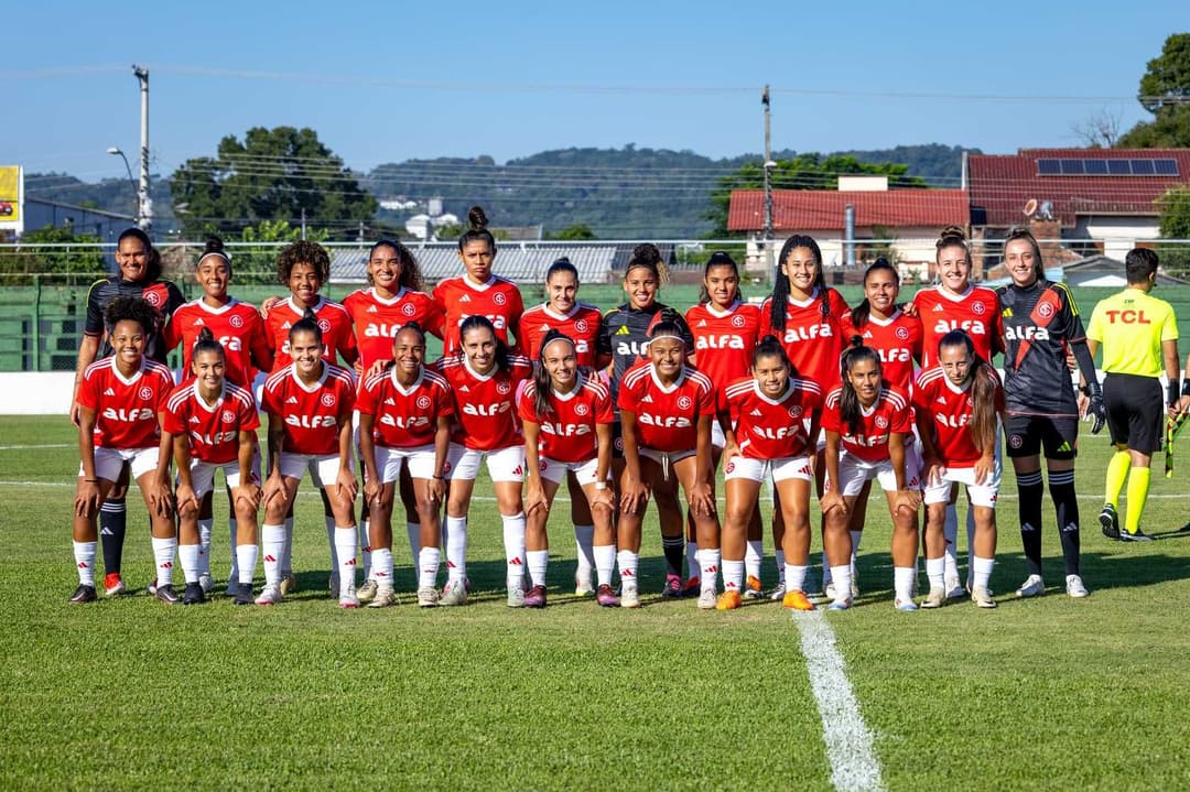 Gurias Coloradas são superadas pelo Cruzeiro