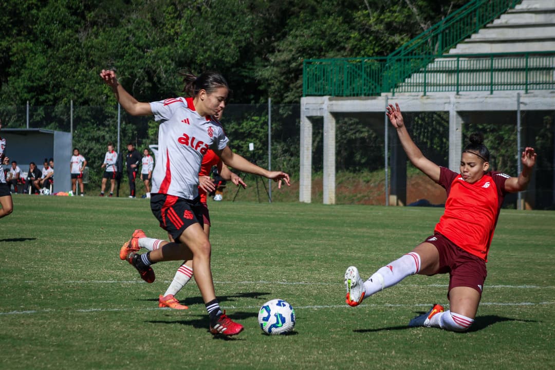 Gurias Coloradas encerram semana de trabalho com jogo-treino contra a equipe do ...