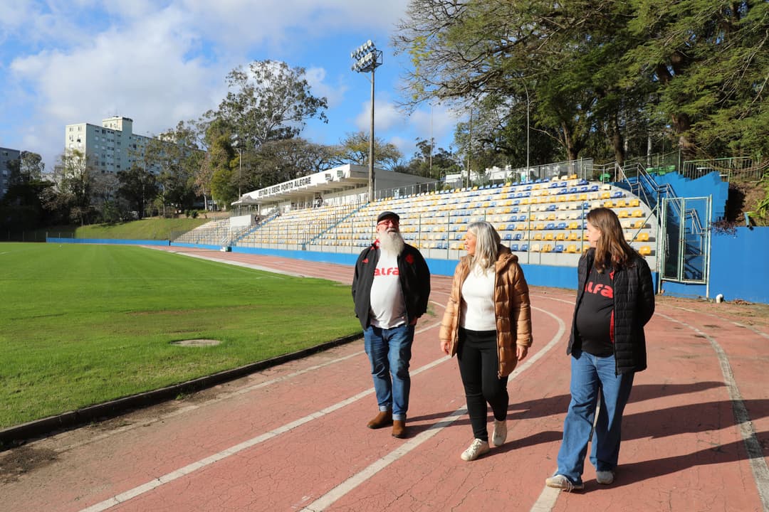 Gurias Coloradas recebem visita da Secretária Extraordinária da Copa do Mundo Fe...