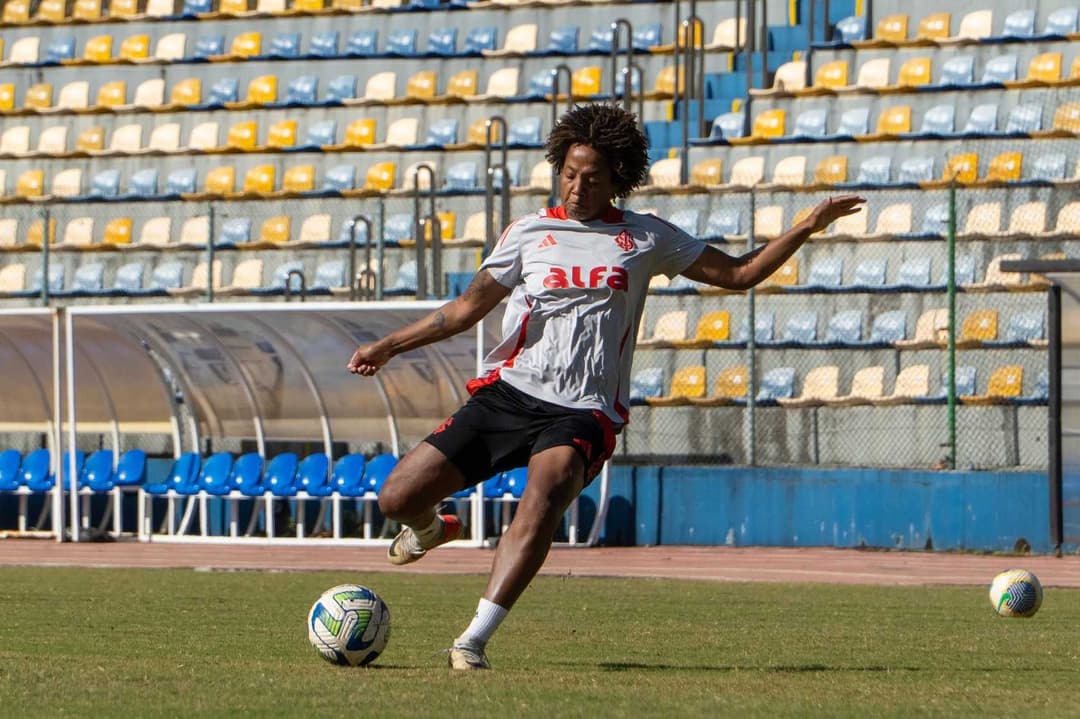 Gurias Coloradas encerram preparação para confronto com o Cruzeiro 