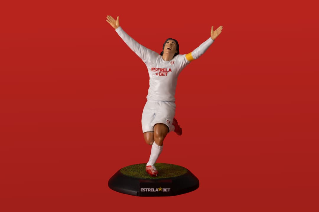 Fernandão recebe homenagem com estátua realista exclusiva nos 18 anos do Mundial...