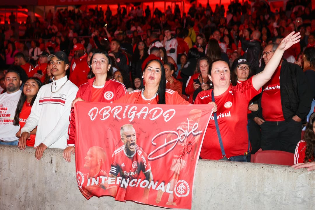 Para milhares de colorados e coloradas, a Noite Gigante embalou o “sextou” no Be...